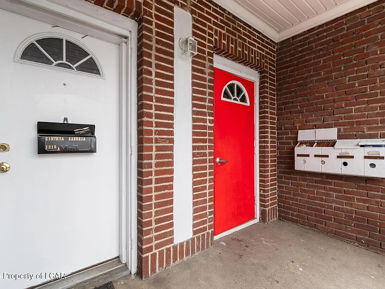 1210 S Main St #C — Photo 2