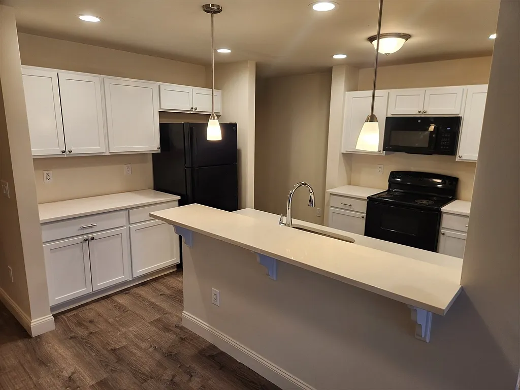 3 bed, 2.5 bath, 1456 sqft, $3,500 — Photo 4