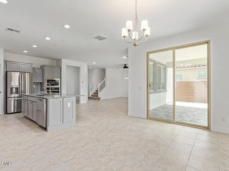 8931 W Colter St — Photo 5
