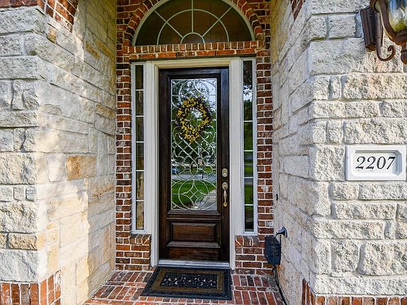 5th image of 2207 Mad River Ln