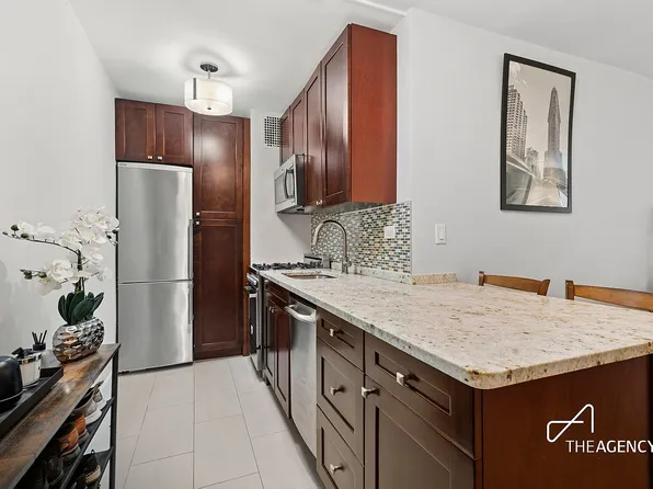 220 E 54th St APT 4G, Manhattan, NY 10022