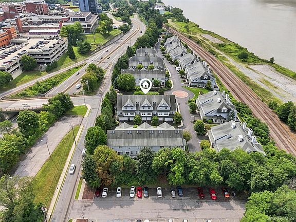 4th image of 308 Bridgeview Drive