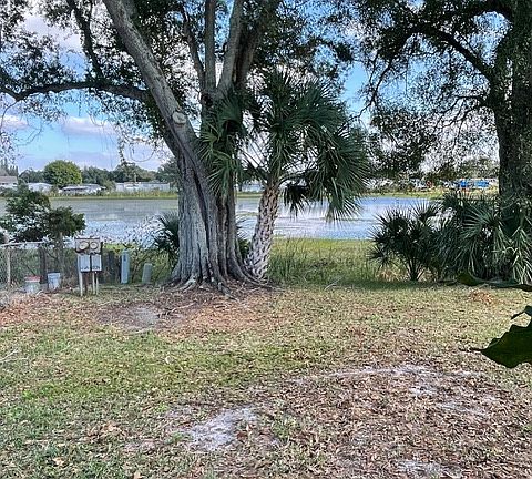 5th image of 1234 Country Club Ln
