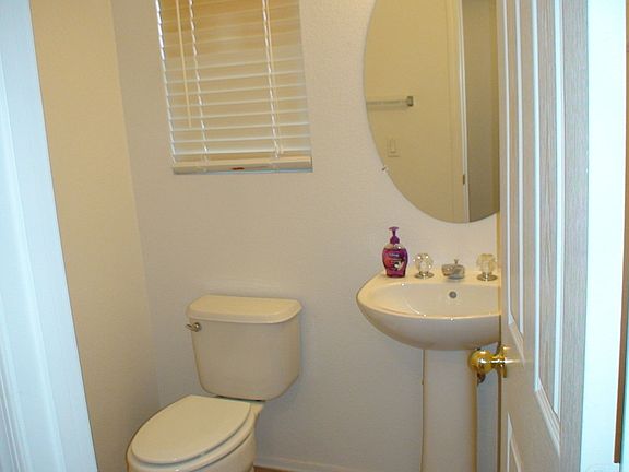 Guest bathroom.