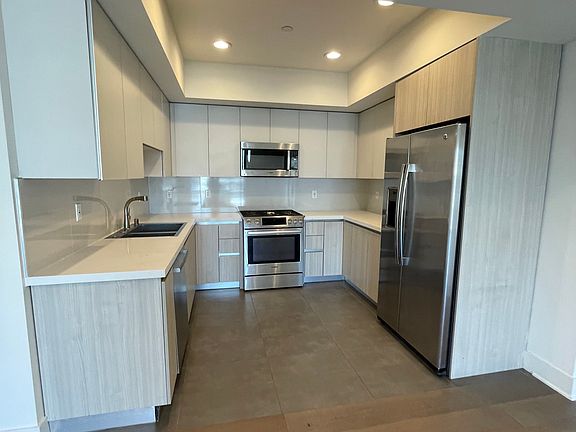 5th image of 8417 Blackburn Ave #Penthouse 4