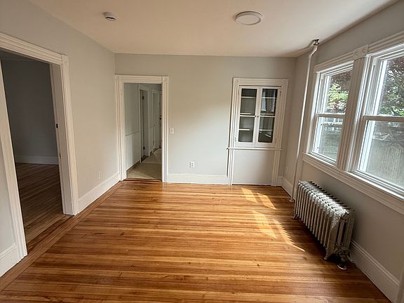 4th image of 13 Ellwood Pl #1