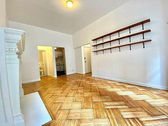 4th image of 117 W 69th St #5AA