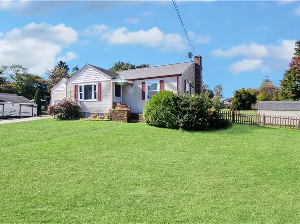 18 Wells St, Ashaway, RI 02804