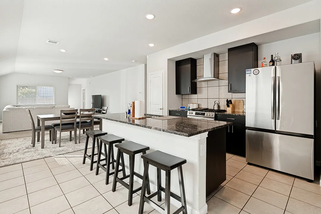 3 bed, 1858 sqft, $2,850 — Photo 4
