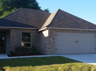 401 Milton Estates Ln, Youngsville, LA 70592