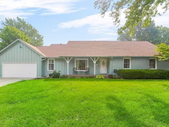 319 SE Ridgeview Dr, Lees Summit, MO 64063