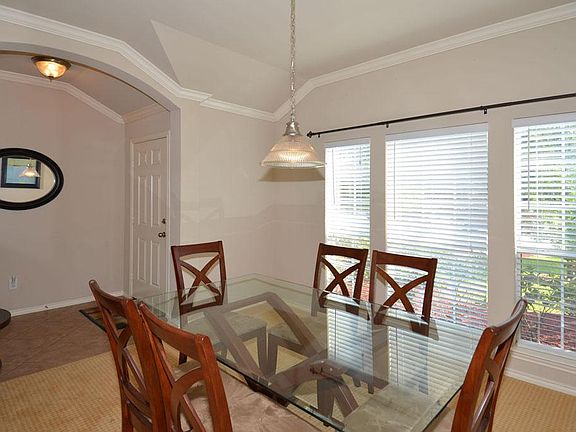 5th image of 26917 Kings Crescent Dr