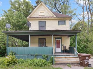 938 Woodlawn Ave, Rockford, IL 61103
