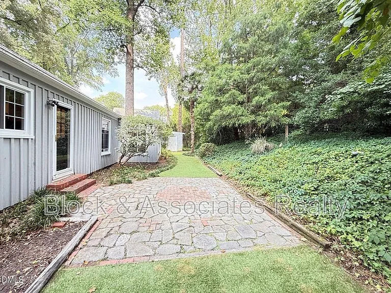 2667 Davis St — Photo 34