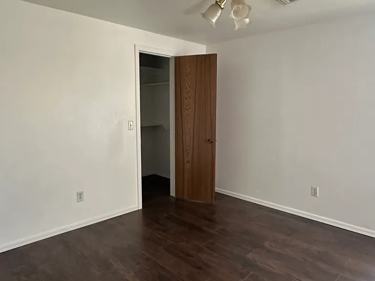 1145 Robin Hood Ln — Photo 30
