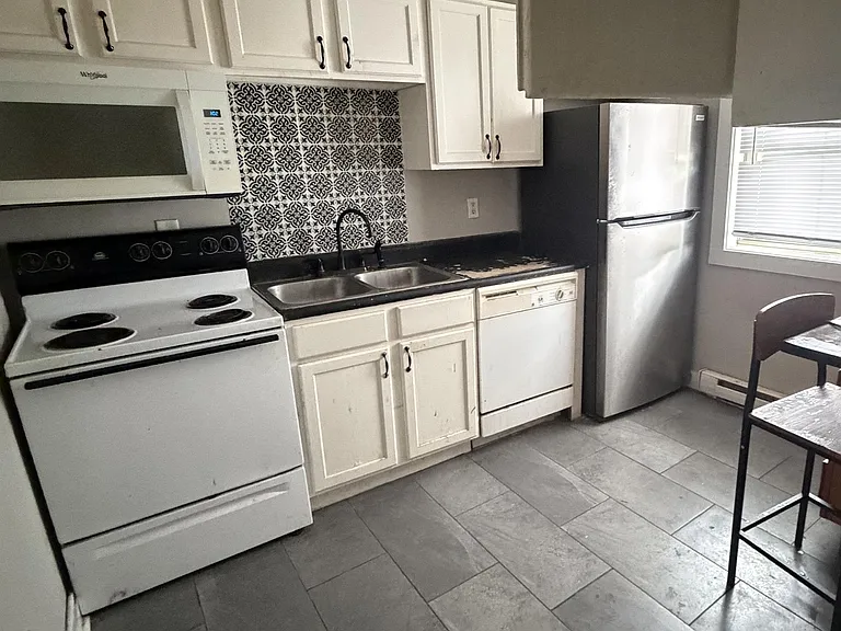 1725 Columbia St #3 — Photo 7