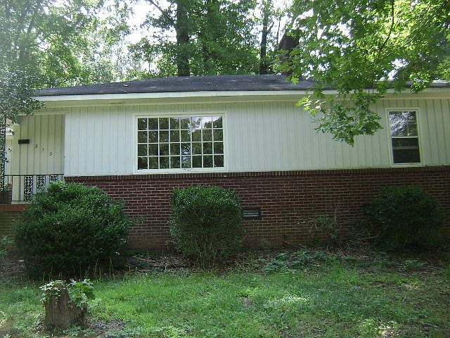 1st image of 313 Amherst Dr