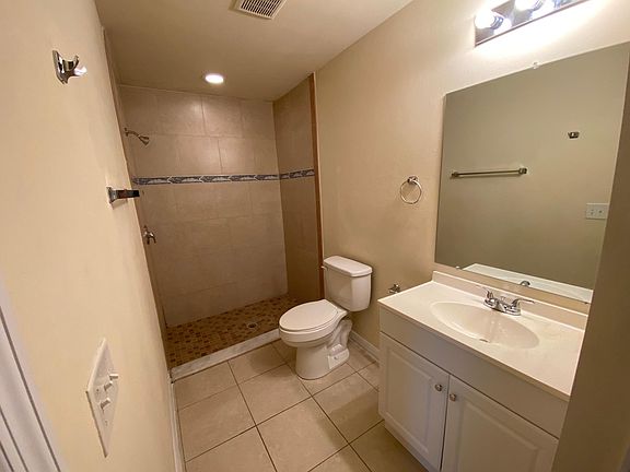 4th image of 1033 SE 11th Ter