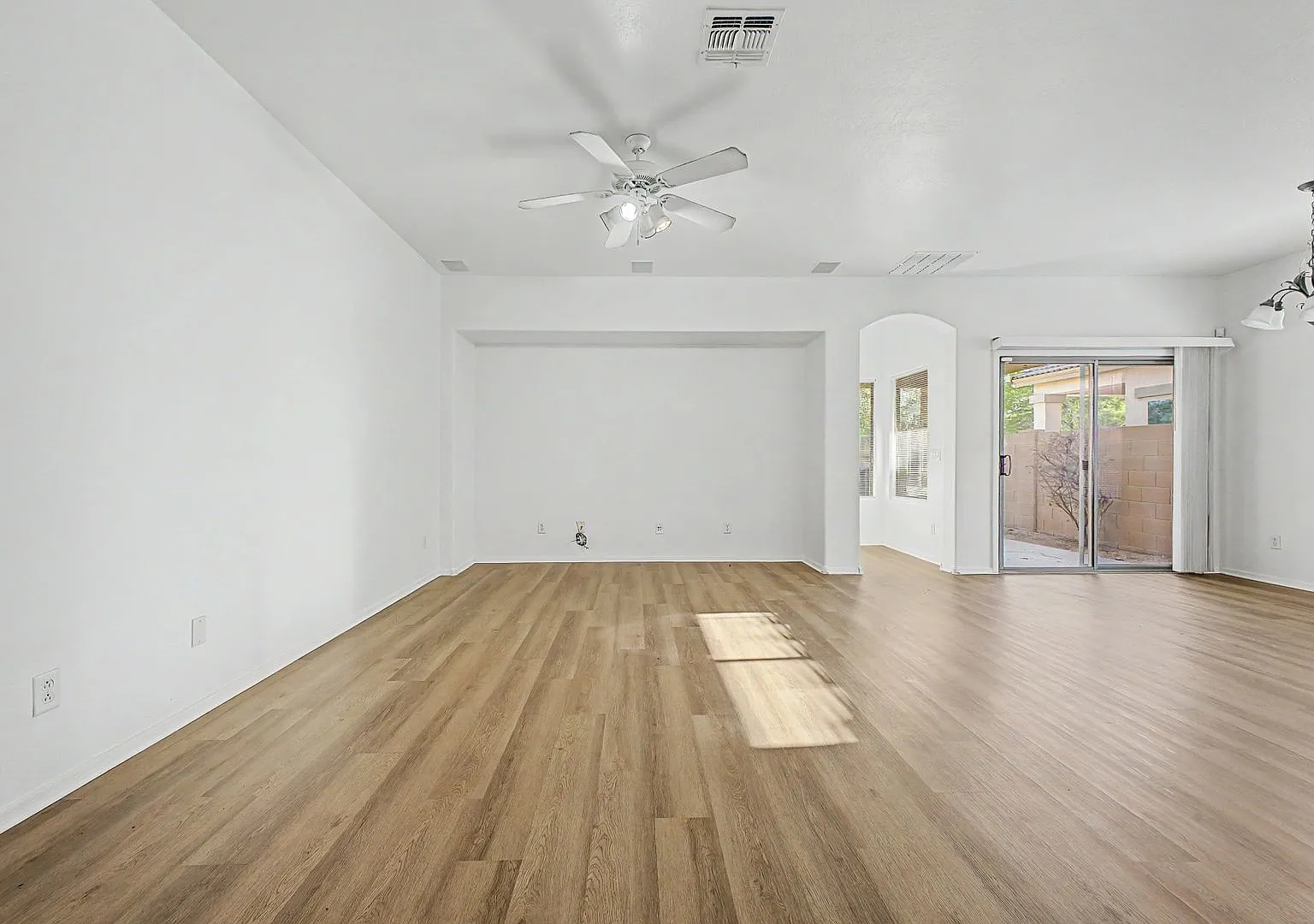 New Flooring 3 bedroom 2 bathroom in North Phoenix — Photo 4