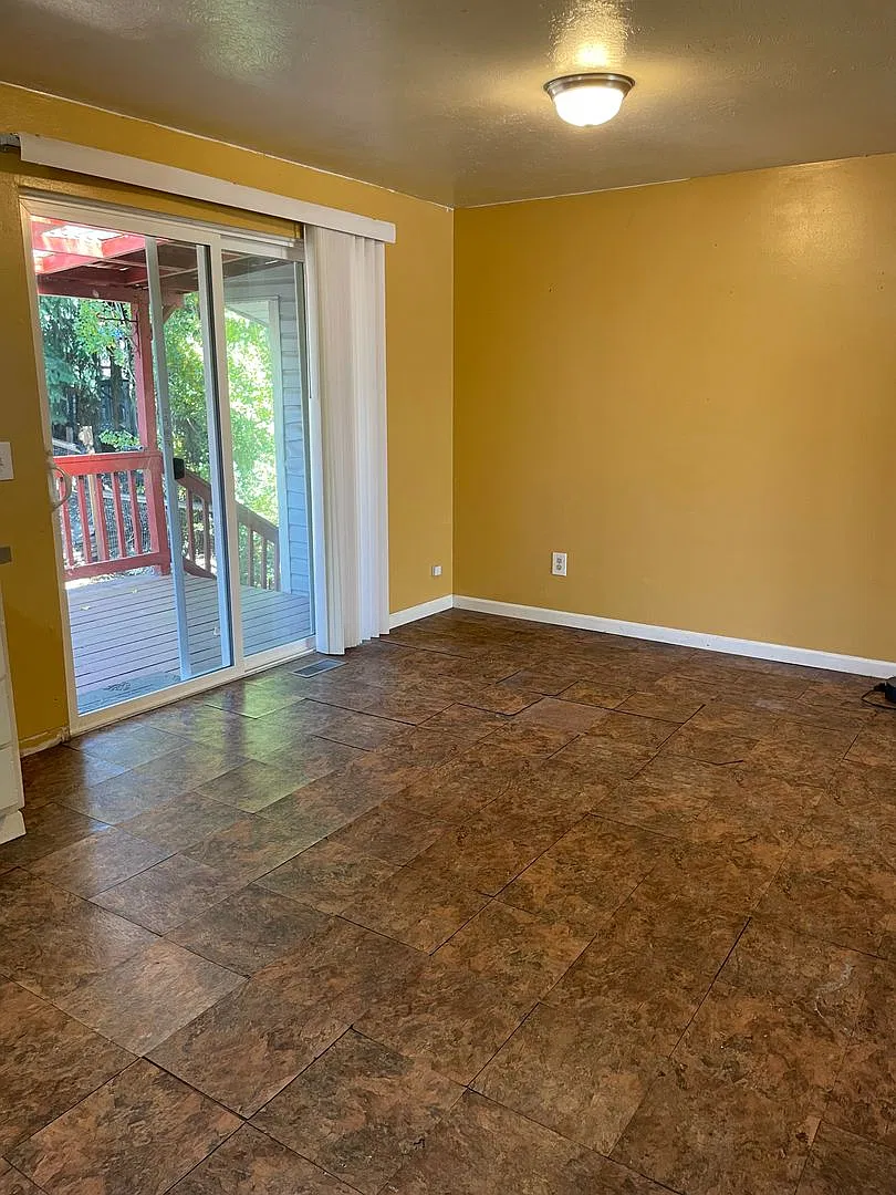 4 Bedroom, 2 bath home on Military Hill — Photo 3