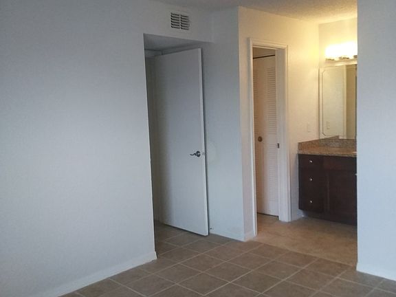 3rd image of 5168 Conroy Rd APT 1636