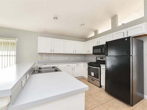 3rd image of 6511 Cherry Grove Cir