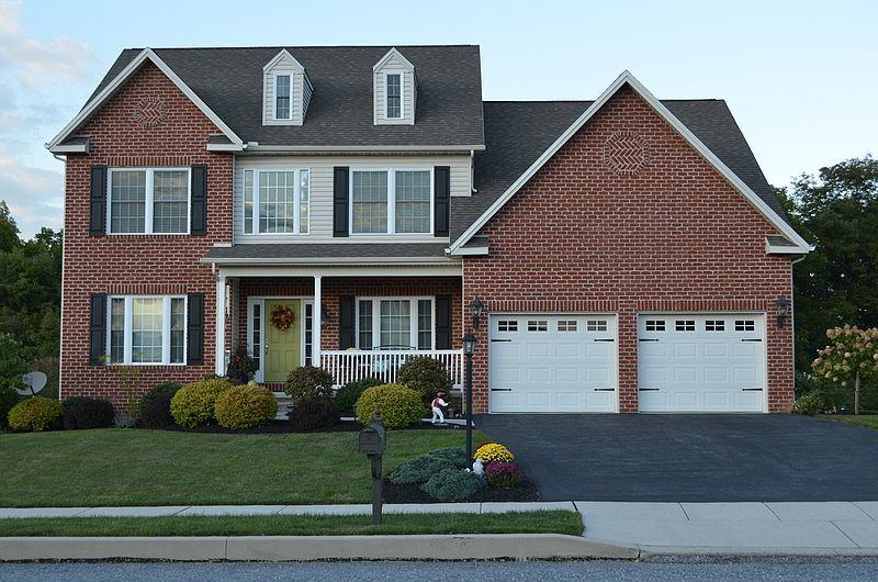 Front view
						:
						Brick and vinyl siding