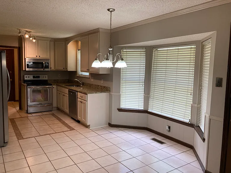 4601 Randolph Rd — Photo 11