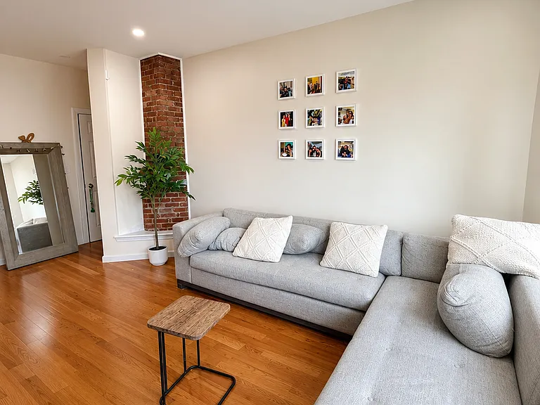 29 Lambert St #4 — Photo 1