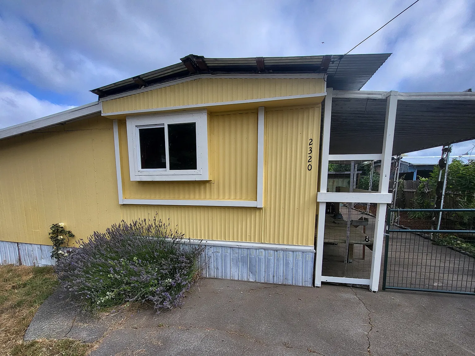 3 bed, 950 sqft, $2,100 — Photo 1