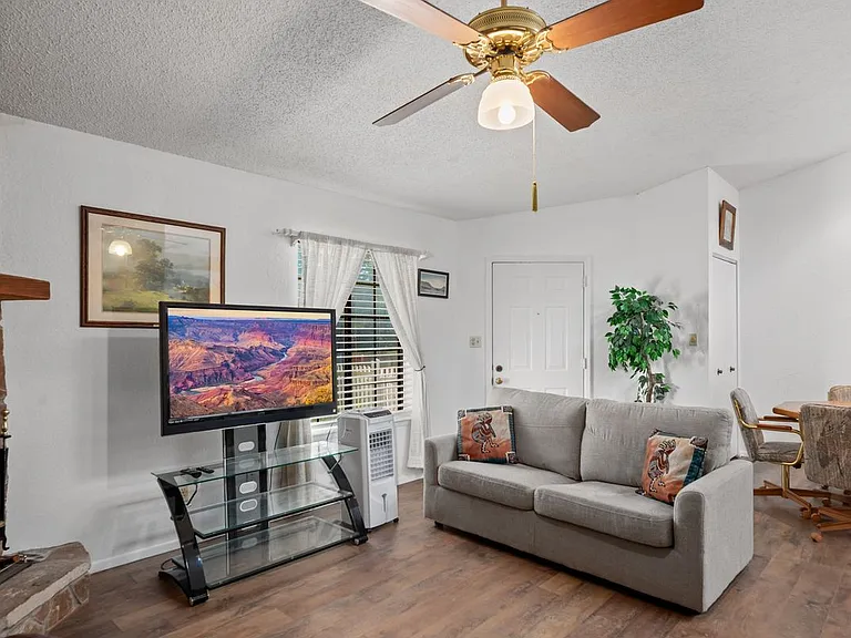 107 Niblic Ct — Photo 6