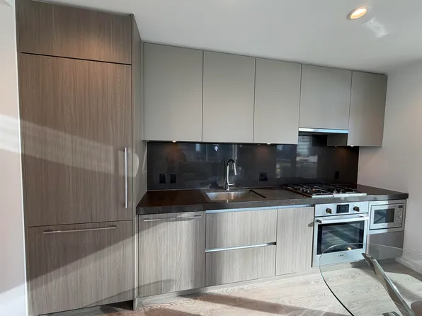 6080 McKay Ave #709, Burnaby, BC V5H 0J4