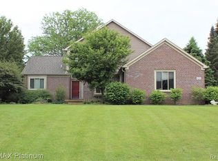 8574 Glen View Dr, Howell, MI