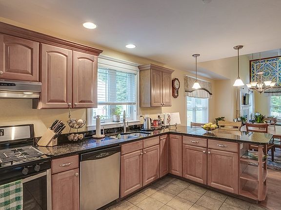 5th image of 4R Indian Hill Rd #4R