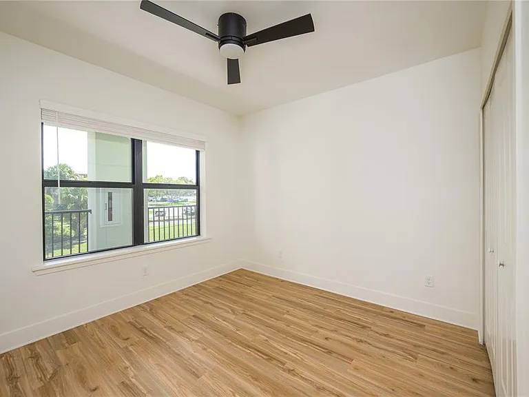 419 SE 1st Ave #102 — Photo 8