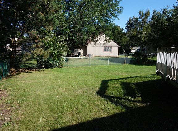 3rd image of 1151 Almond Dr
