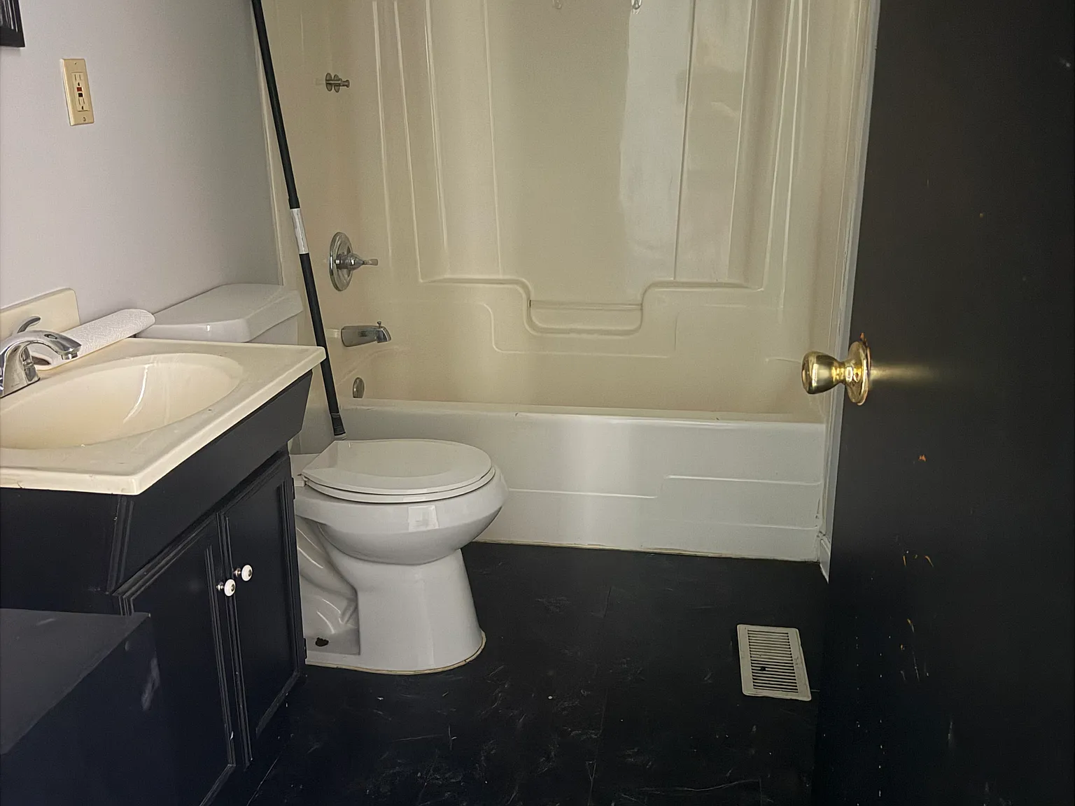 1 bed, $1,200 — Photo 4