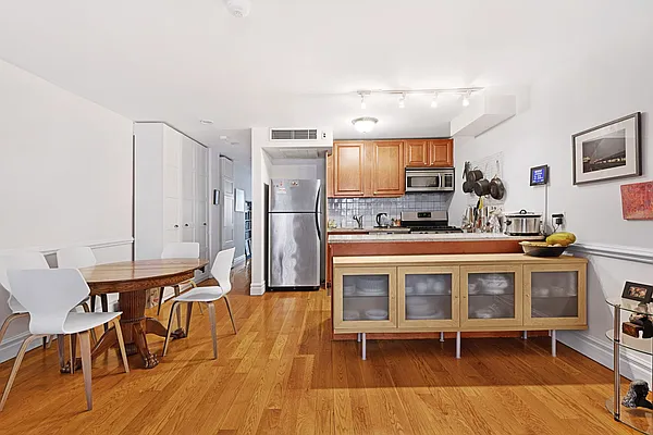 Rented by Compass | media 9