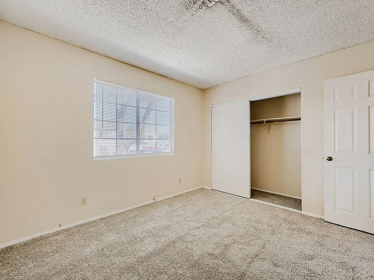 2745 Jennydiane Dr #D — Photo 12