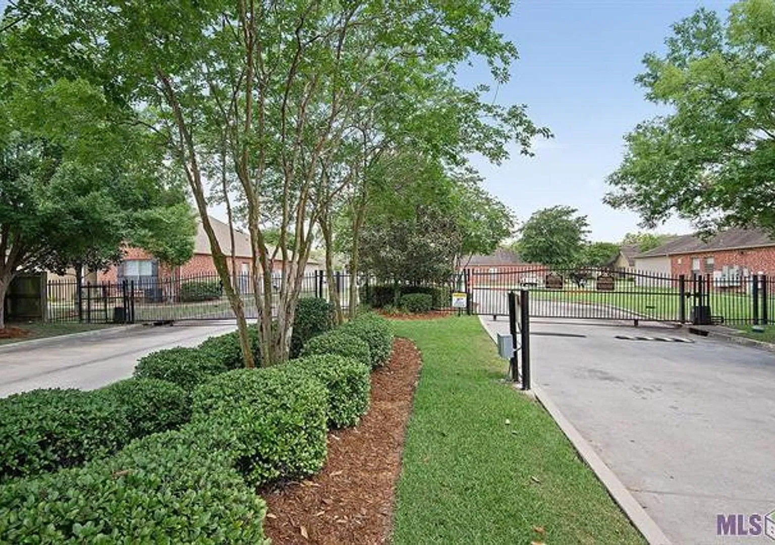 809 Summer Breeze Dr — Photo 2
