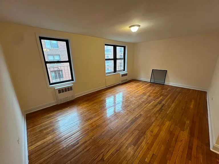 14454 Roosevelt Ave #3C — Photo 3