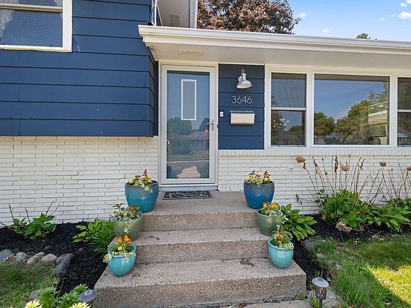 3rd image of 3646 Buchanan St NE