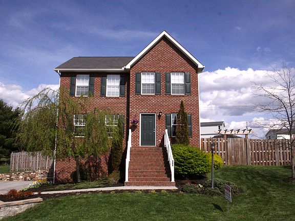 5th image of 980 New Village Dr NW