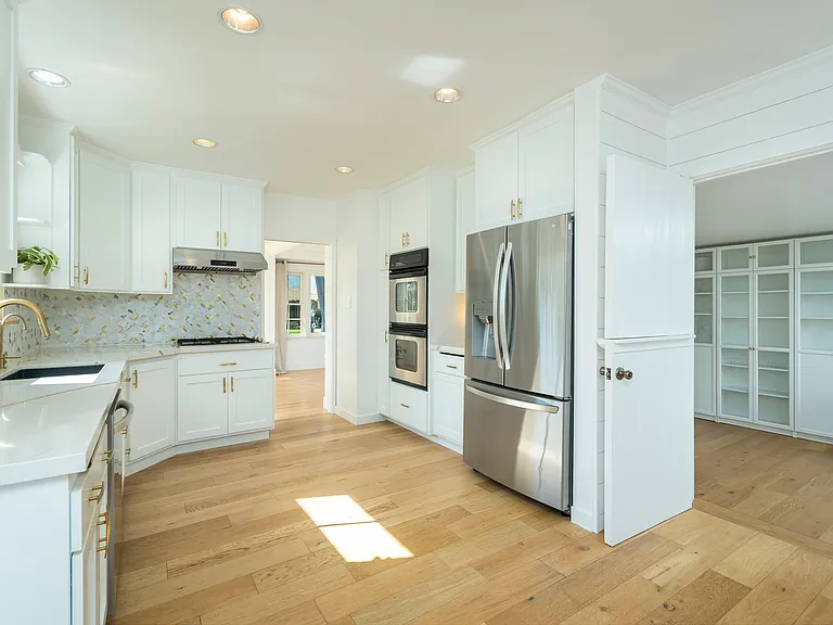 1505 W Clark Ave — Photo 19