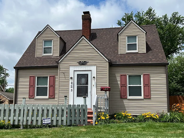 223 Linwood Ave NW — Photo 1