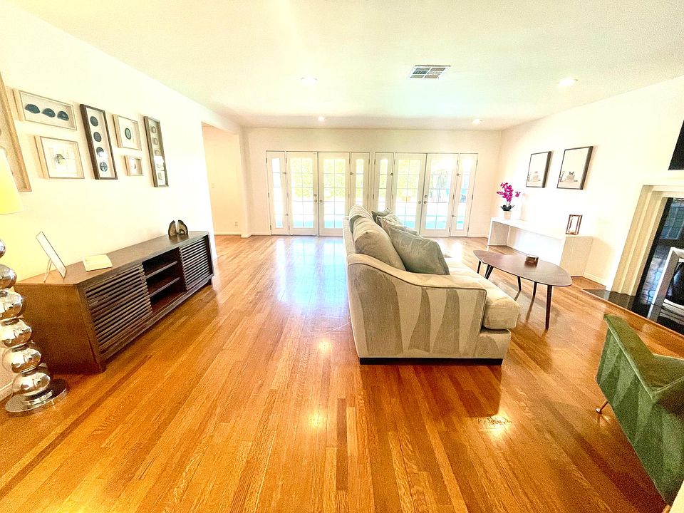 Living room with beautiful natural light