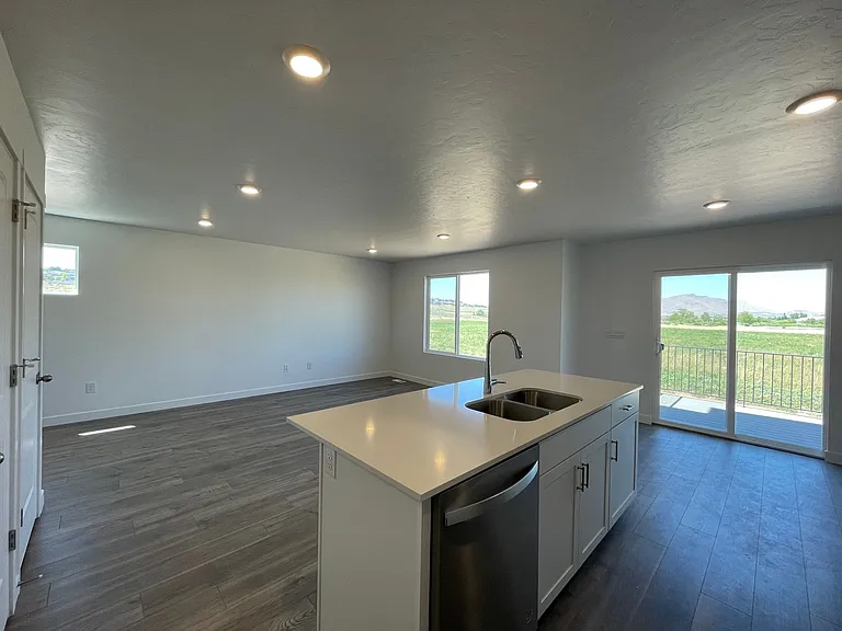1256 W Hidden Spring Dr — Photo 10