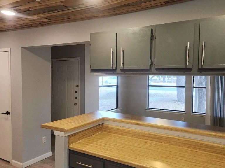 2807 W Slaughter Ln #B — Photo 11