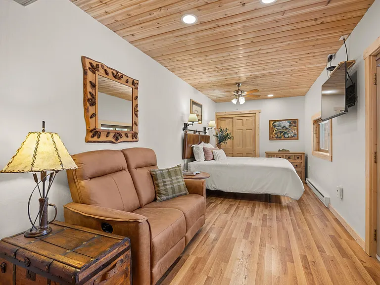 818 Faraway Rd — Photo 24