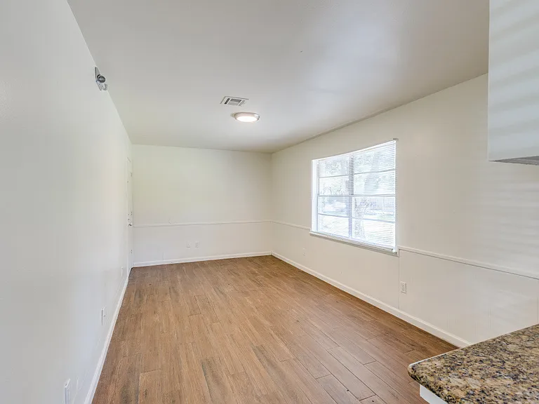406 Vance St — Photo 10